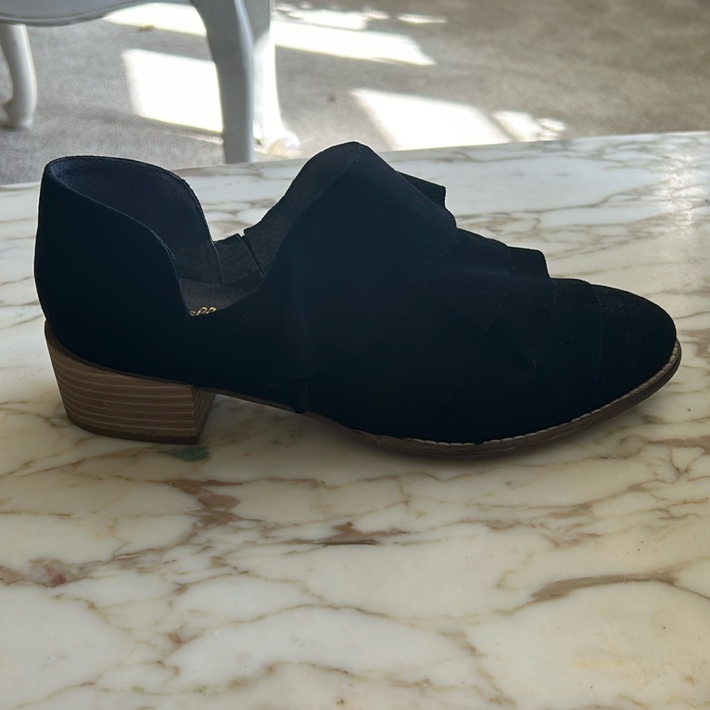 NIB Seychelles Black Ruffle Booties Size 9